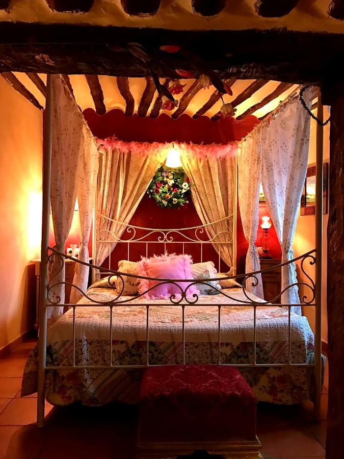 Room In Lodge - Romantic Getaway To Cuenca The Fifth Valeria Luaran gambar